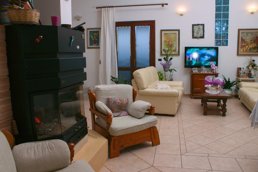 Il Vecchioliveto Di Ornella Bed and Breakfast Marrùbiu Rum bild