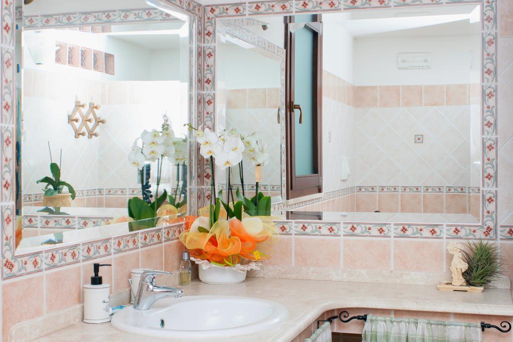 Il Vecchioliveto Di Ornella Bed and Breakfast Marrùbiu Rum bild