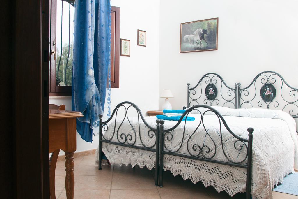Il Vecchioliveto Di Ornella Bed and Breakfast Marrùbiu Rum bild