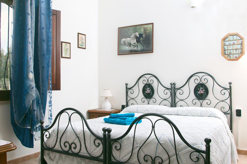 Il Vecchioliveto Di Ornella Bed and Breakfast Marrùbiu Rum bild